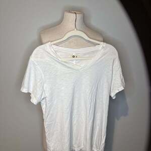 American‎ giant women’s v neck white shirt